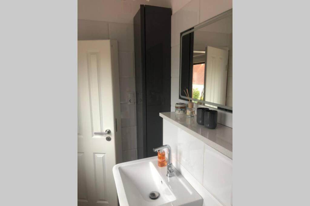 5-zi. In Bahnhofsnaehe - 24/7 Self-check-in Apartment
